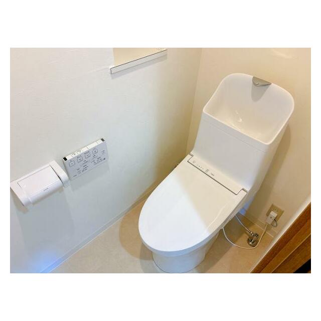 新品交換済みトイレ