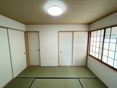 「和室」畳は新調、襖と障子は張替えを行っております。