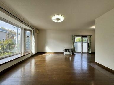 南西向き日当たり良好。