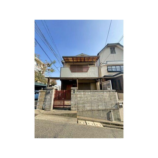 ■建物延床面積：63.60㎡（約19.34坪） ■西側前面道路も広々確保。