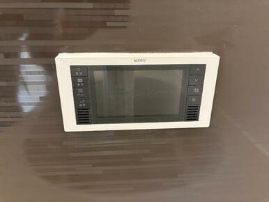 テレビ付きバス
