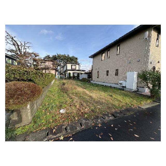 前面道路北側から撮影。