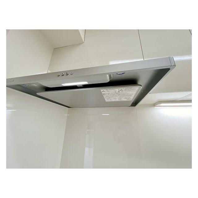 「キッチン設備」換気扇、新品交換済み。