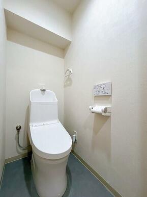 「トイレ」TOTO製の洗浄機付きトイレに新品交換済みです。