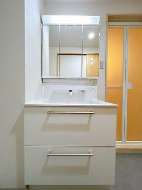 「洗面台」クリーニング済みです。コンセントがございます。