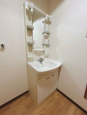 シンプルな洗面所