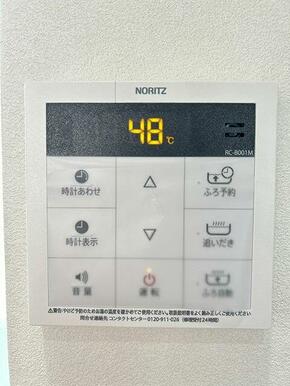 「設備」キッチン側からでも給湯パネルの操作ができます。