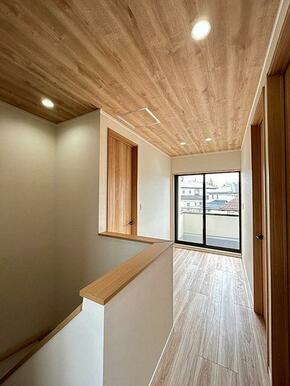 「廊下」建具も新品に交換し明るい廊下へ生まれ変わりました。