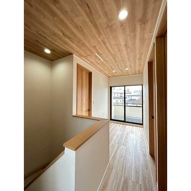 「廊下」建具も新品に交換し明るい廊下へ生まれ変わりました。
