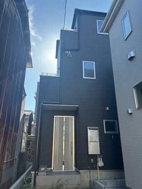 日を重ねるごとにこの佇まいに愛着が湧いてきそう（1号棟）