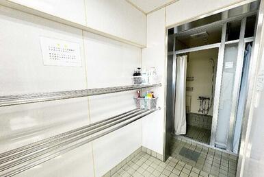 シャワールーム