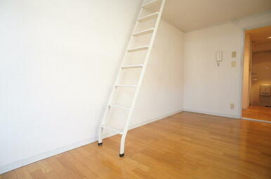 落ち着いた雰囲気は寝室にぴったり♪