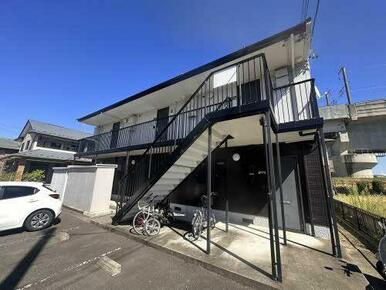 建物前に駐車場があり、買い物から室内までの動線を最短で進むことができます。