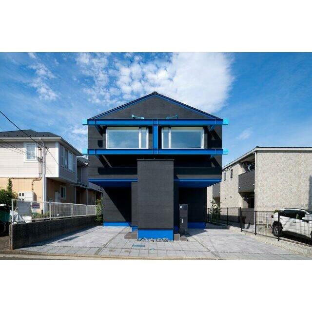 モダンでシックな外観が魅力的。美しいデザインは人目を惹きつけつつも閑静な街並みに良く馴染みます♪教