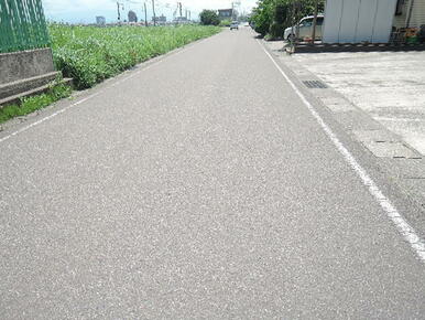 前面道路（線路は目の前）