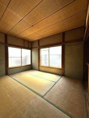 2方向から光が入る角部屋仕様。寝室や客間にも適した空間