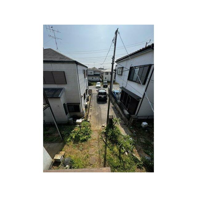 2階からの眺望。周囲は住宅街で、視界を遮る高い建物はありません