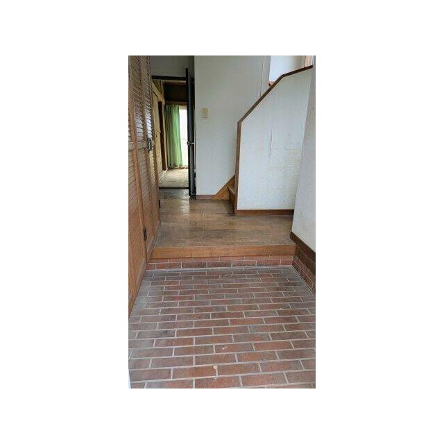 収納もある玄関です