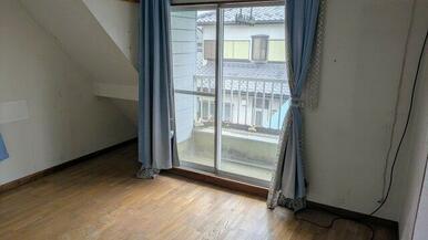 明るい洋室です