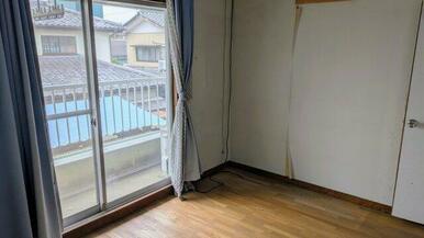 明るい洋室です