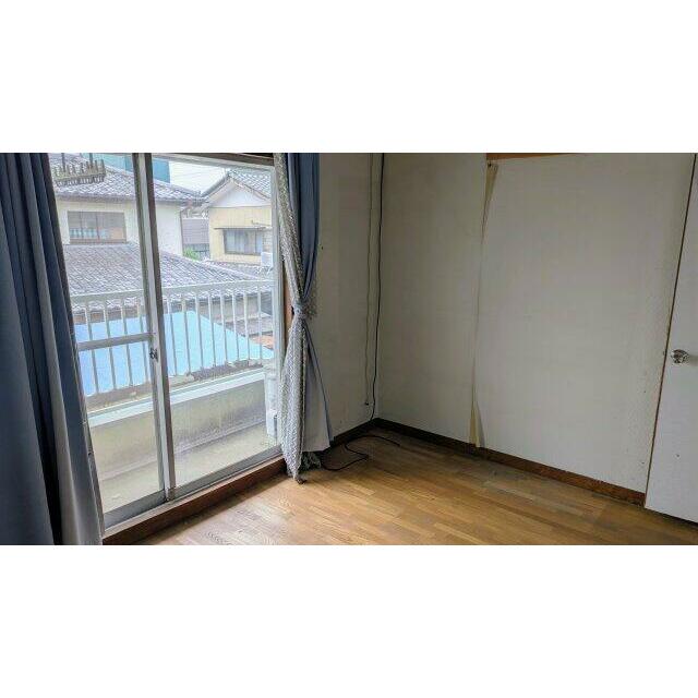 明るい洋室です