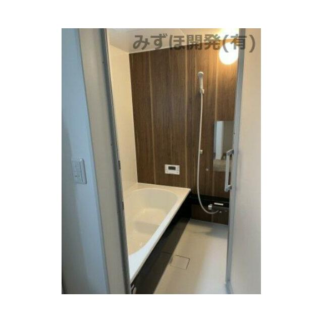 落ち着いた色の浴室で一日の疲れも癒されます