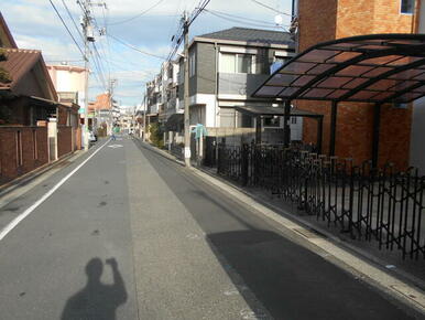 建物前の道路です