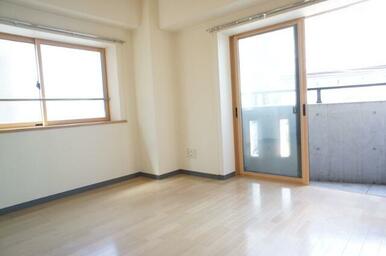 ２面採光の明るいお部屋