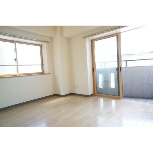 ２面採光の明るいお部屋