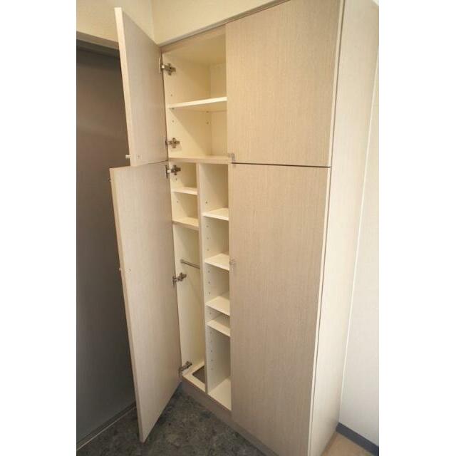 大型のシューズボックス