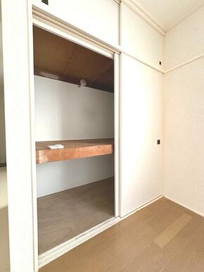 奥行きと高さのある押入