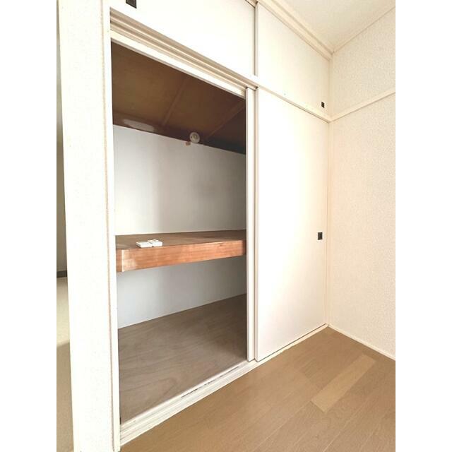 奥行きと高さのある押入