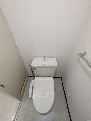 温水洗浄便座付きトイレ