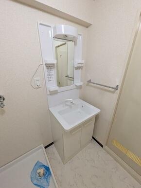 シャワー付き独立洗面化粧台