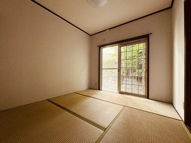 和室のお部屋は暖かかく感じます。
