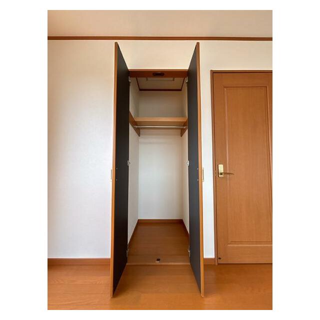 ２階洋室　クローゼット