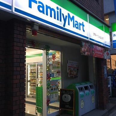 ファミリーマート　港北大倉山店