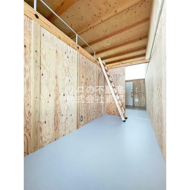 天井高の開放感が気持ちいいロフト付きのお部屋です☆