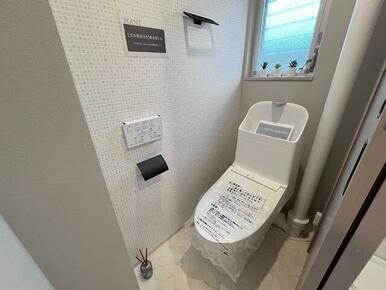 匂いが気になるトイレルームにもうれしい窓付