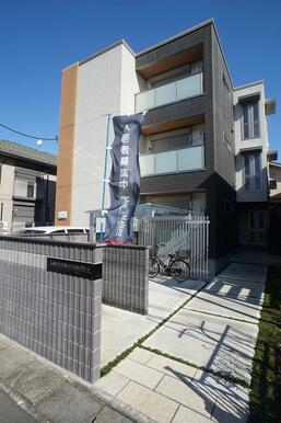 積水ハウス施工の賃貸住宅「シャーメゾン」です。重量鉄骨造のマンションタイプ