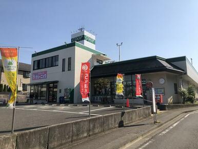 みやぎ生協「貝ケ森店」・バス停「貝ケ森六丁目」　徒歩３分（約２００ｍ）