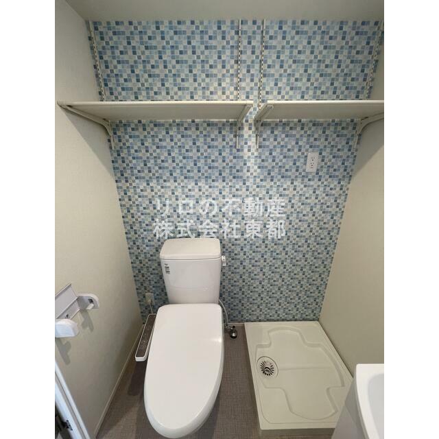 白基調で清潔感のあるトイレです♪