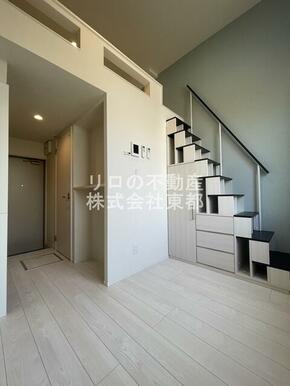 窓から暖かな日差しが入ります♪