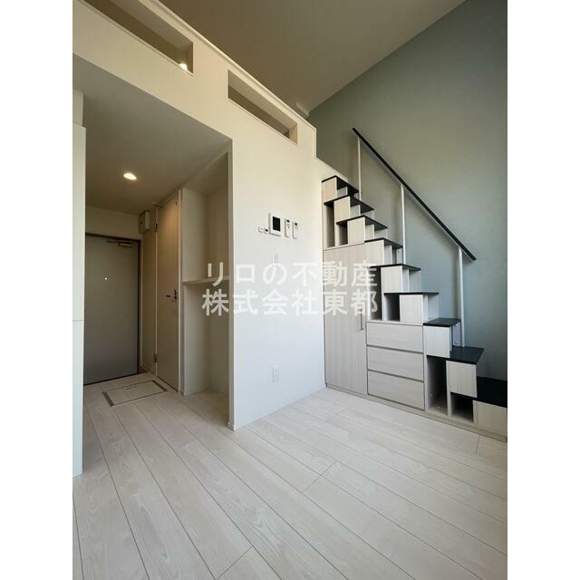 窓から暖かな日差しが入ります♪