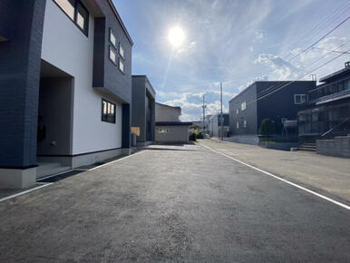 1号棟（左）、2号棟（右）