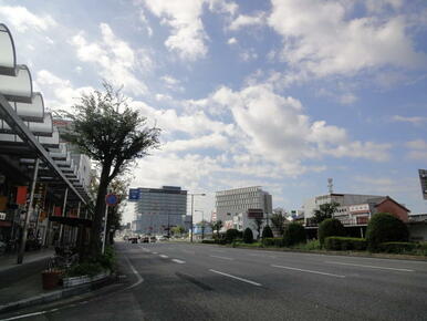 現地周辺の町並み（前面道路）