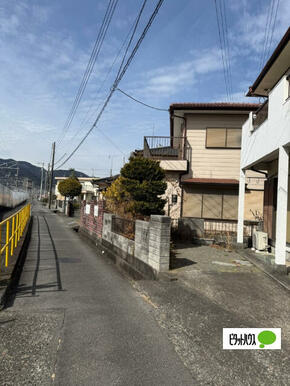 前面道路は普通車の通行可能です