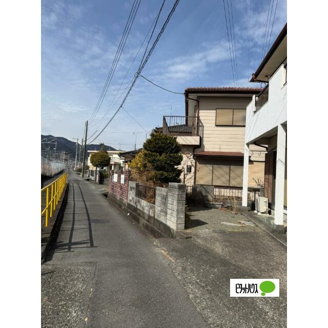 前面道路は普通車の通行可能です