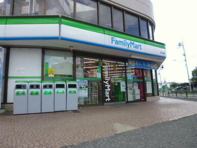 ファミリーマート　氷川台店