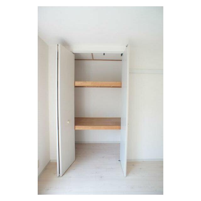 ３段に分かれている奥行きのある収納です♪